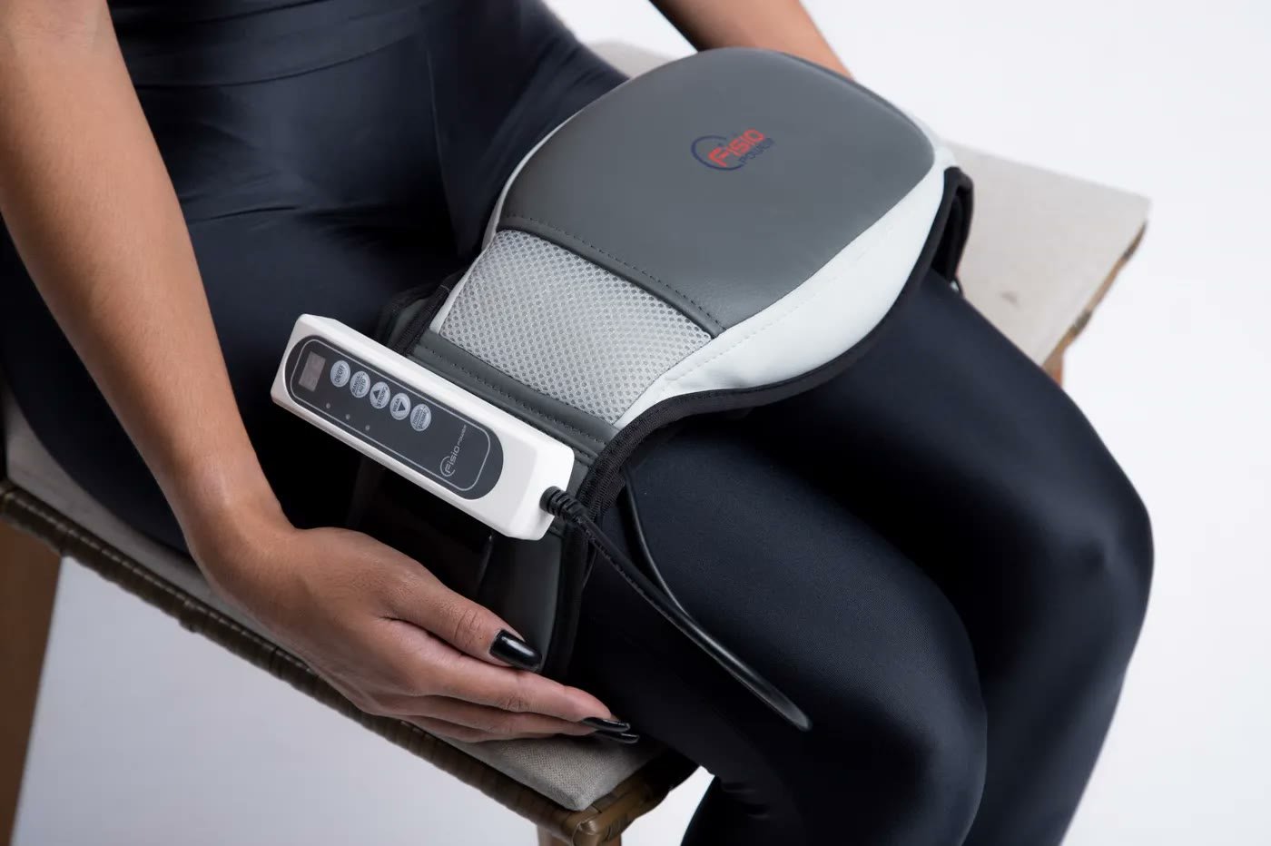Detalhe da cinta massageadora Lunins e controle